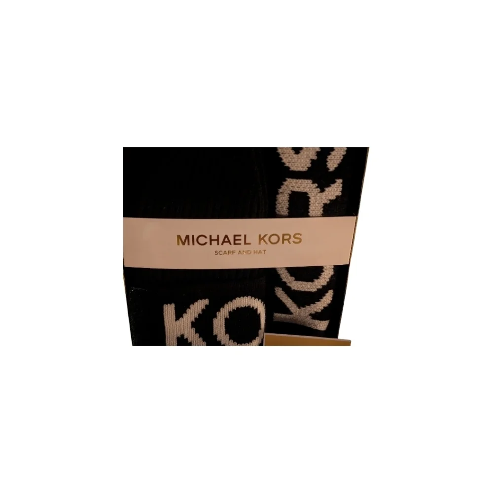 NEW NIB Michael Kors Women's Fishermans Rib Beanie Black White Scarf Set Gift